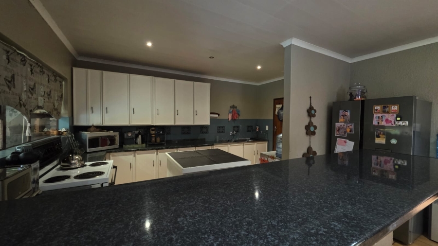 3 Bedroom Property for Sale in La Hoff North West